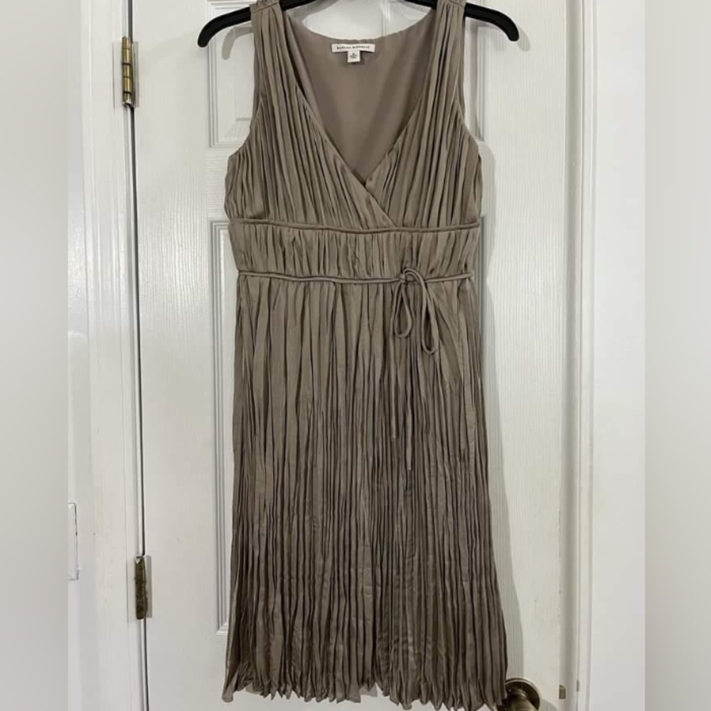 The brand is Banana Republic, it is size 6, the color is a taupe grey.